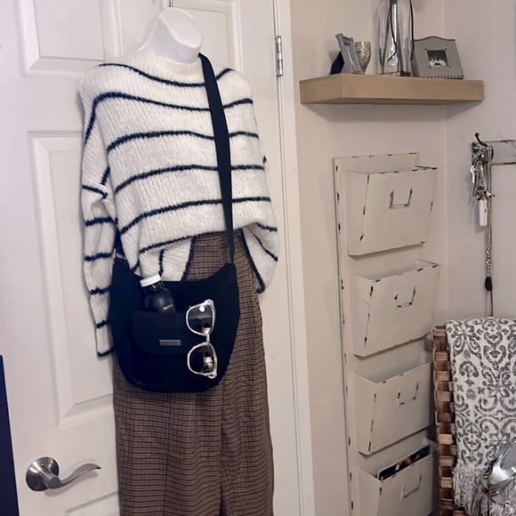 Vera Bradley Handbags - Vera Bradley Black Quilted Crossbody Shoulder Bag Purse